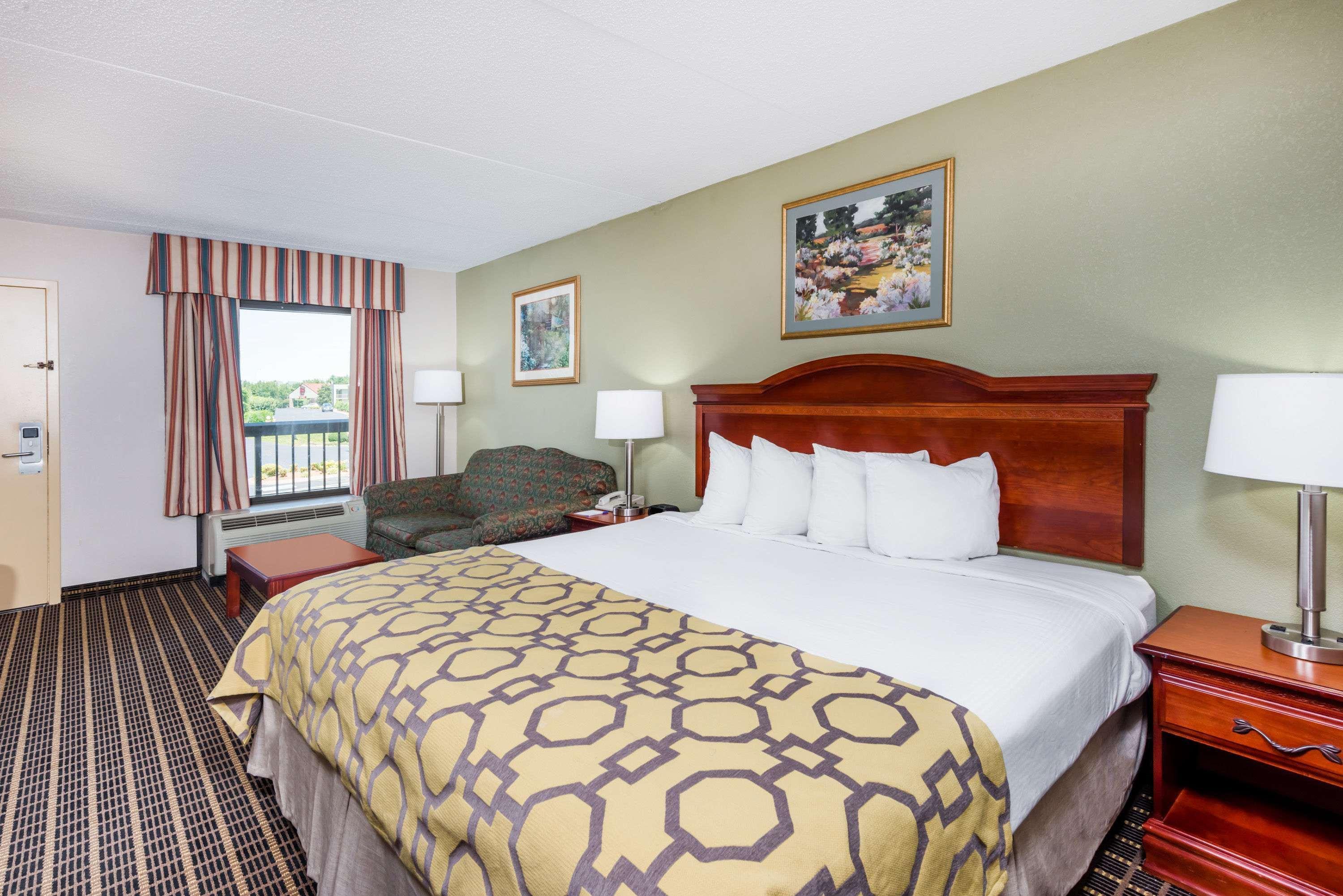 Baymont By Wyndham Clarksville Northeast Екстер'єр фото