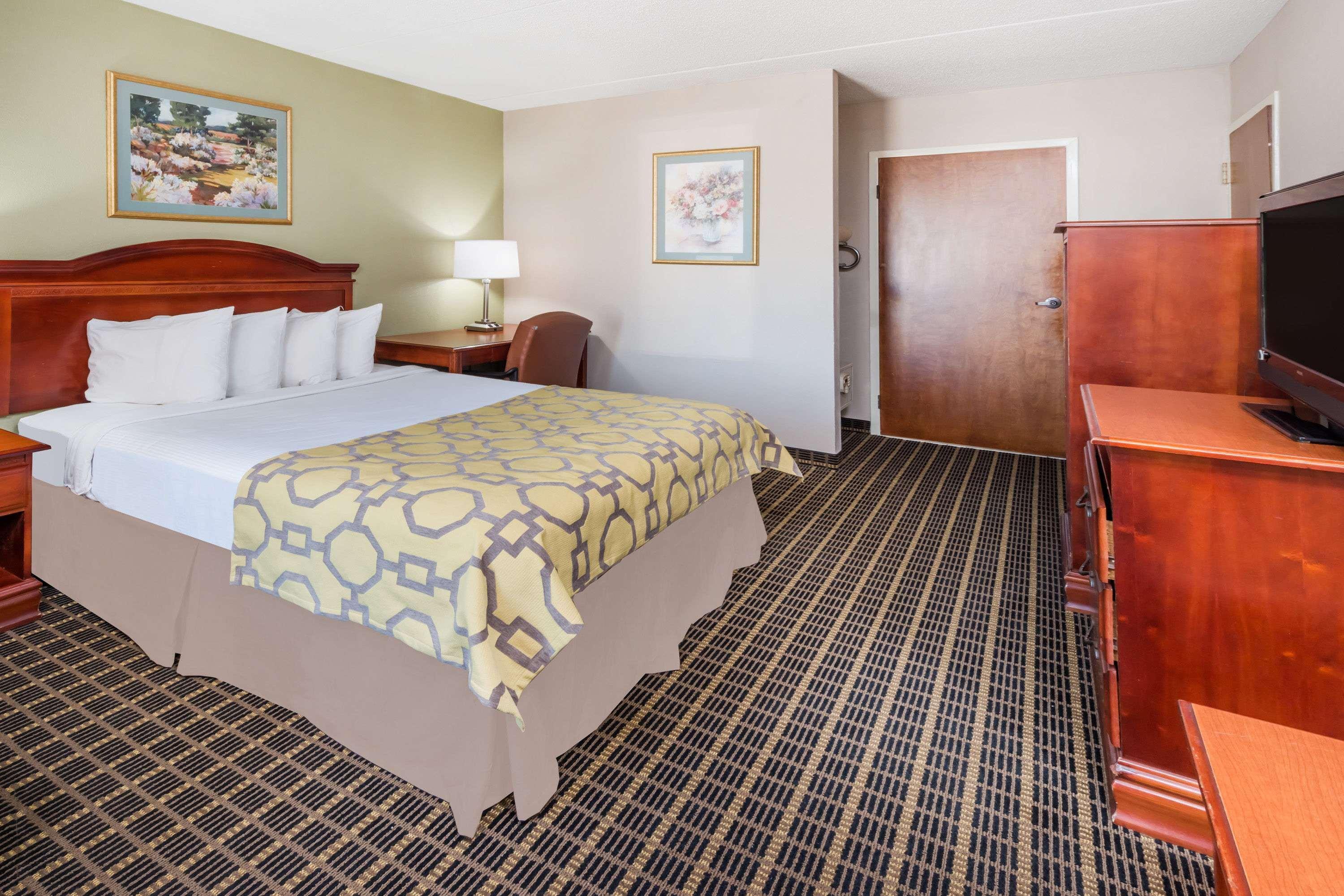 Baymont By Wyndham Clarksville Northeast Екстер'єр фото