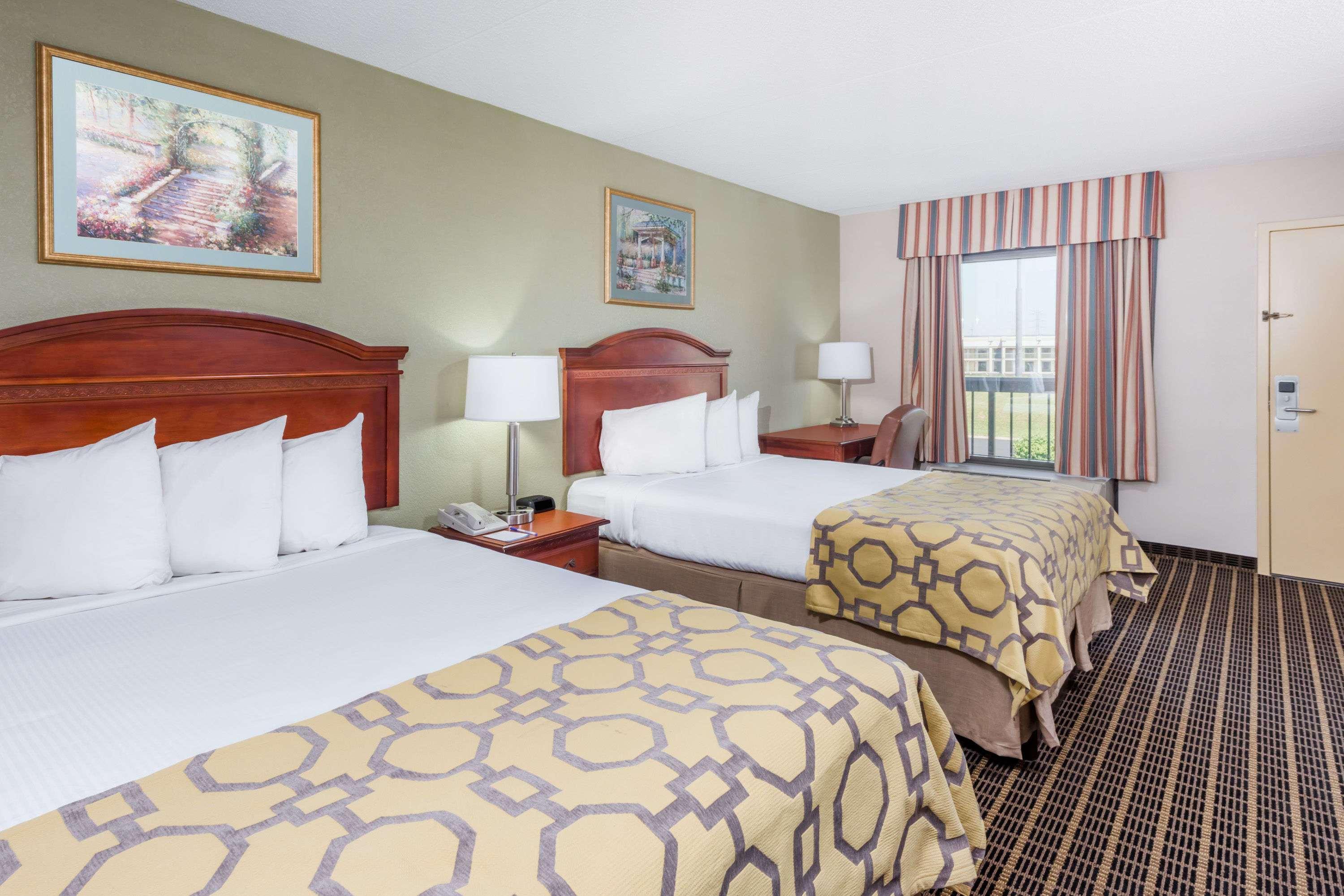 Baymont By Wyndham Clarksville Northeast Екстер'єр фото