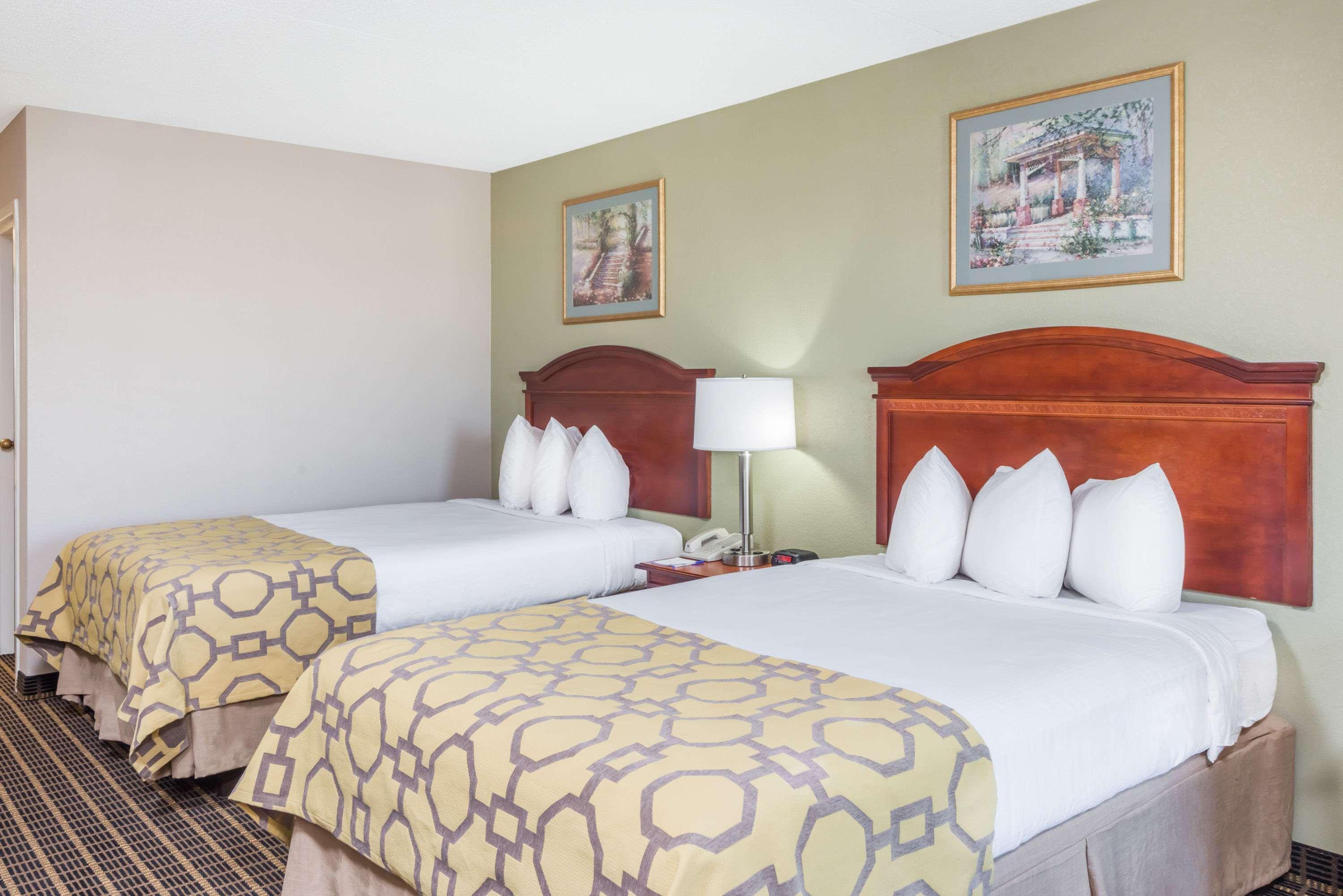 Baymont By Wyndham Clarksville Northeast Екстер'єр фото