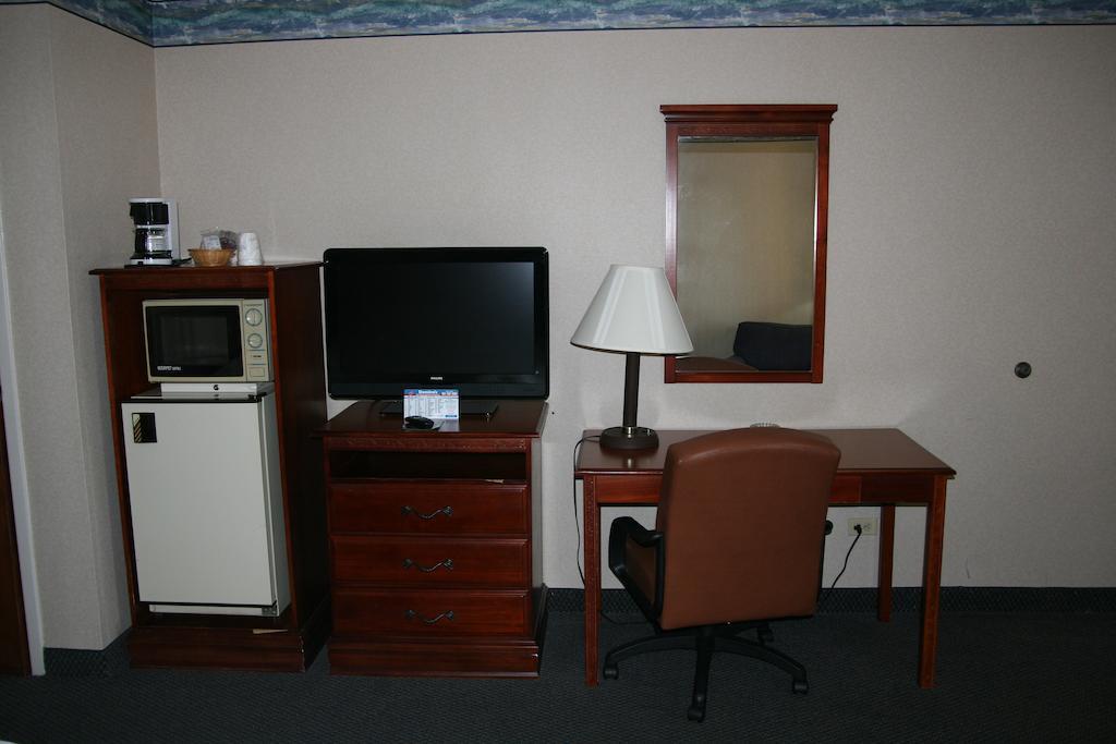 Baymont By Wyndham Clarksville Northeast Екстер'єр фото